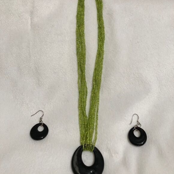 ‎Glass Pendant Necklace with Earrings Set - Picture 8 of 10